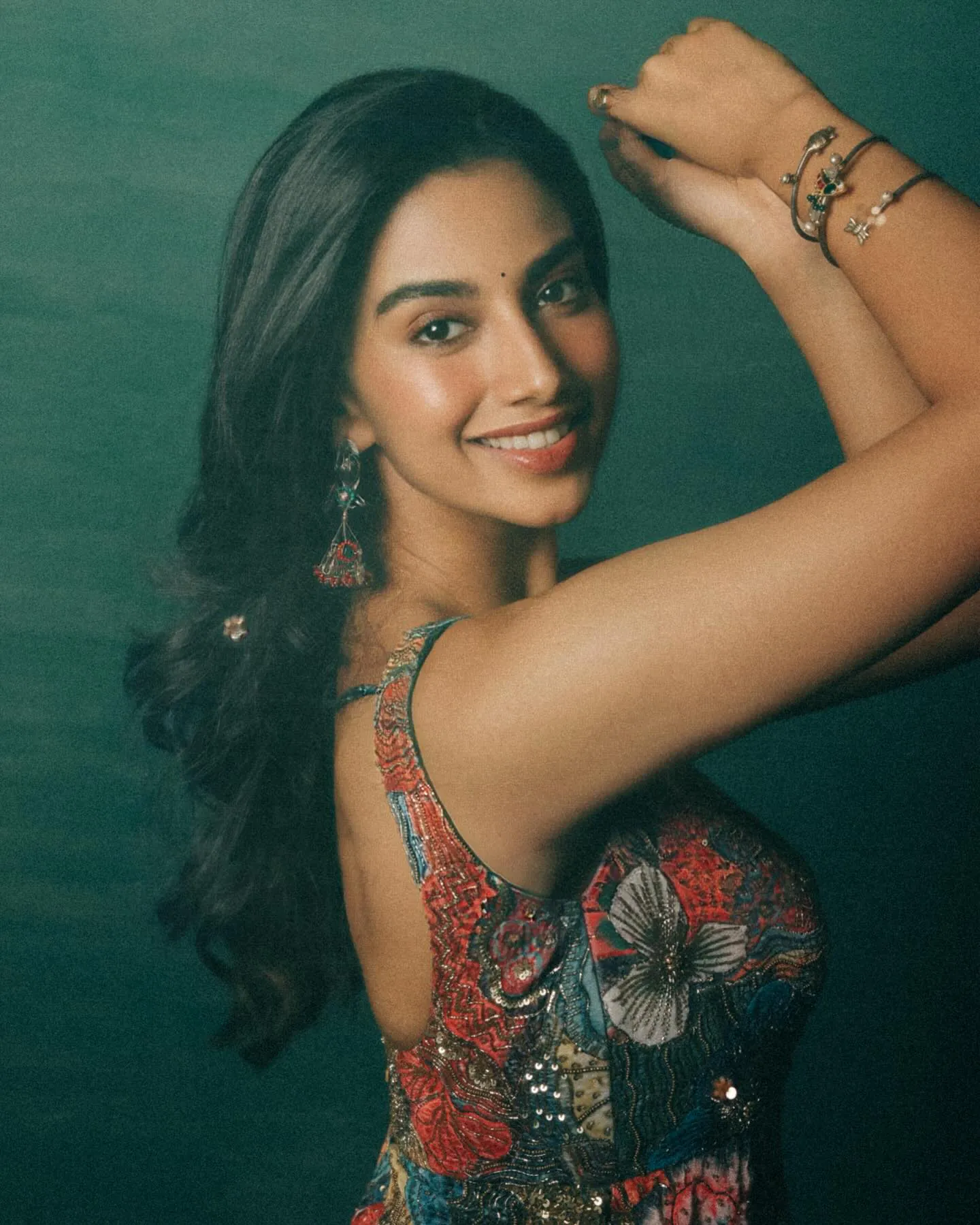 Meenaakshi Chaudhary - meenaakshi-chaudhary-sexy-39.webp